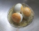 Gambar langkah 1 resipi Sambal Telur Rebus.