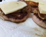 Foto del paso 4 de la receta: Pintxo de mini burger de cerdo y pollo con queso Mahon
