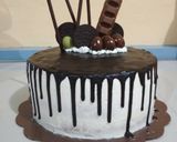 Foto langkah ke 11 dari resep Simple Drip Cake.