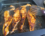 Foto del paso 3 de la receta: Salmón adobado con salsa de tamarindo, miso y miel a la plancha