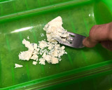 Foto del paso 1 de la receta: Salsa Roquefort sin nata ni mantequilla en estuche Lékué al microondas