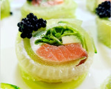 Foto del paso 3 de la receta: Rollitos de pepino, salmón y aguacate