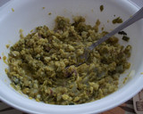 Foto del paso 6 de la receta: Ensaladilla de guisantes, anchoas, queso y pimientos del piquillo
