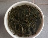 Hình bước làm 1 của món Chè Hạt Sen Nhãn Nhục