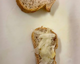 Foto del paso 3 de la receta: Tostadas al horno con cebolla fresca y mahonesa
