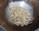 Foto langkah ke 2 dari resep Tumis Toge Ikan Asin.