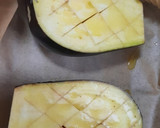 Foto del paso 1 de la receta: Berenjena rellena de salmón a la soja