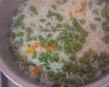 Foto del paso 6 de la receta: Lubina frita acompañada con arroz blanco y ensalada de pepino