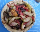 A picture of step 7 of Winter Fruits Cinnamon Swirl Pie.