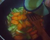 Foto langkah ke 3 dari resep Cah Jamur Brokoli Wortel.