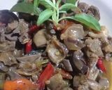 Foto langkah ke 4 dari resep Rempela ati saos lada hitam.