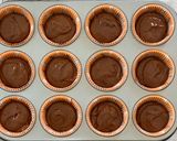 Foto del passaggio 2 della ricetta Cupcake soffici e veloci halloween