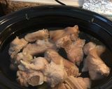 A picture of step 1 of Bún bò (Vietnamese Beef Noodle Soup).