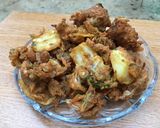 A picture of step 5 of Aloo Pyaz k Pakoray.