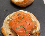 Foto del paso 9 de la receta: Hojaldres con salmón, queso y cebolla caramelizada