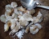 Foto langkah ke 2 dari resep Udeung Masam Keueng (Kuah Udang Asam Pedas).