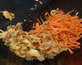 Foto langkah ke 6 dari resep Bihun Goreng Bakso Sayur.