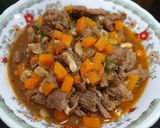 Foto langkah ke 5 dari resep Tumis Daging Saos Tomat dan Wortel.