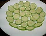 Foto del paso 1 de la receta: Ensalada piramidal de pepinos, tomates y troncos de atún blanco