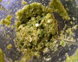 A picture of step 4 of Walnut chutney dhokla.