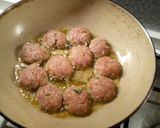 Foto del passaggio 3 della ricetta Conchiglie di lattuga con le polpette all'agradolce e cipolla