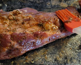 Foto del paso 1 de la receta: Tira de churrasco de cerdo a la miel con calabacín