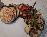 Foto del paso 3 de la receta: Verdura, merluza y pechuga a la plancha