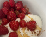 Foto del paso 3 de la receta: Desayuno saludable: bowl de brevas y frambuesas con yogur