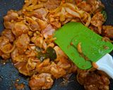 Foto langkah ke 4 dari resep Ayam Kecap Berkuah.