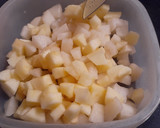 Foto del paso 2 de la receta: Queque de yogurt con pera y manzana