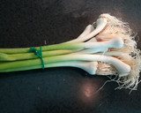 Foto del paso 1 de la receta: Ajos Tiernos (Ajetes) con Champiñones