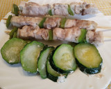 Foto del paso 9 de la receta: Brochetas de pollo con calabacín al horno