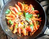 Foto del paso 4 de la receta: Verduras al woock, con salsa soja y hongos en escabeche. #delan