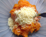 Foto del paso 2 de la receta: Raviolones caseros de salmón y calabaza