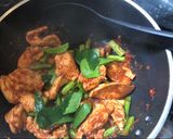 รูปขั้นตอนการทำที่ 2 ของ อกไก่ผัดพริกแกง