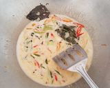 Foto langkah ke 4 dari resep Tumis Cumi Kemangi Santan Pedas Empuk.