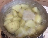 Foto langkah ke 1 dari resep Cheesy mashed potato (perkedel kentang isi keju).