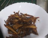 Foto langkah ke 2 dari resep Tumis pepaya muda ikan asin.