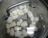 A picture of step 2 of Old Fashioned Pub Pickled Onions.