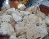 A picture of step 1 of Cheesy tava paneer.