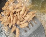 Foto langkah ke 4 dari resep Kue Bawang Gunting.