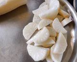 A picture of step 2 of Radish drumsticks sambar.