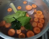 Foto langkah ke 1 dari resep Sop ayam kuning khas betawi.