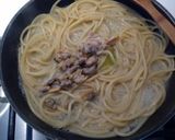 Foto del passaggio 10 della ricetta Spaghetti con canocchie, veraci, pesto diverso e pachino confit