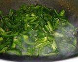 A picture of step 5 of Capsicum with chicken mince.