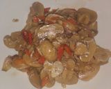Foto langkah ke 4 dari resep Tumis jamur kancing.