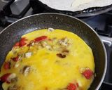 Foto del paso 2 de la receta: Tortilla con champiñones y huevo