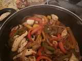 Fajitas de pollo, soja y pimiento tricolor