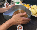 Foto del paso 1 de la receta: Torta invertida de manzana y duraznos en almíbar