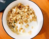 Hình bước làm 1 của món Eat clean: Sữa chua granola (378cal) + bánh mì trứng (223cal)